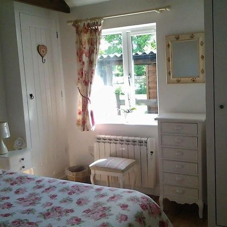 Stable Oak Cottages Maidstone Extérieur photo